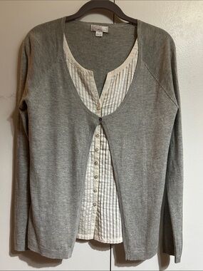 Super lightweight, clean look, Heather Grey Silk/Viscose/Wool Knit Top.